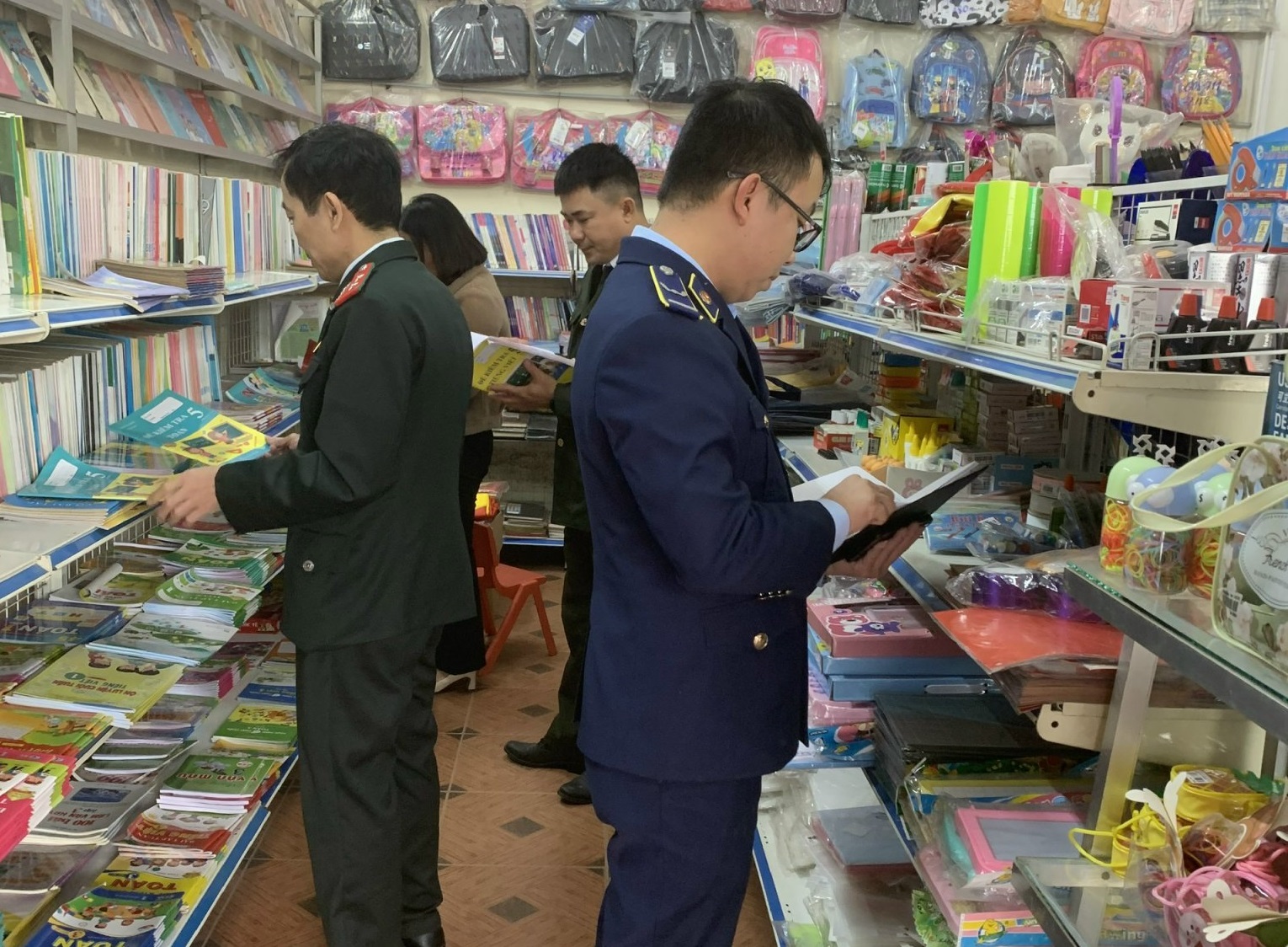 Kiểm tra hoạt động phát hành xuất bản phẩm, lịch Bloc 2024 trên địa bàn tỉnh Hà Tĩnh